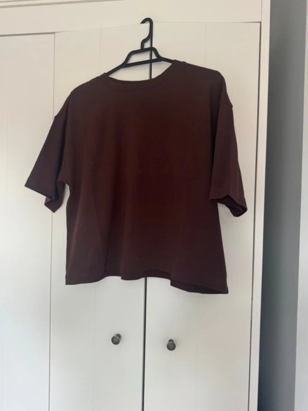 brown T-shirt